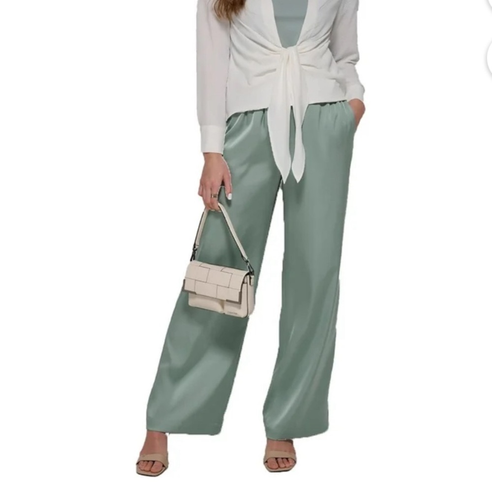 Calvin Klein
Women's Pull On Wide Leg Satin Pants
